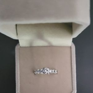 18 kt white gold .40 ct diamond engagment ring